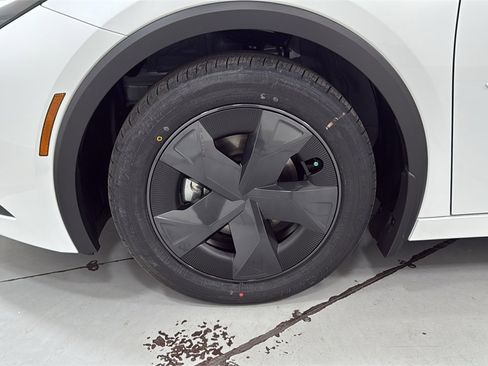 New 2026 Toyota Prius LE image 24