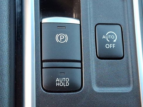 Used 2022 Nissan Pathfinder S image 26