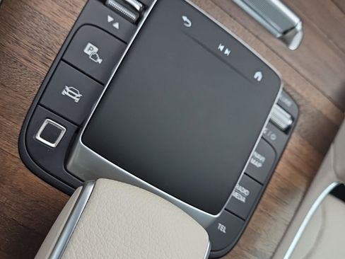 Used 2025 Mercedes-Benz GLE 450 4MATIC image 37