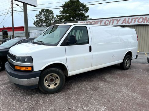 Used 2018 Chevrolet Express 3500 Extended w/ Driver Convenience Package image 2