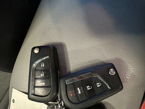 Used 2020 Toyota Camry LE AWD/4WD image 17
