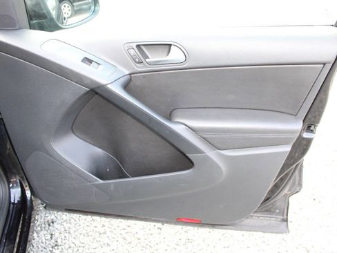 Used 2017 Volkswagen Tiguan S image 21