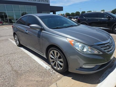 Used 2011 Hyundai Sonata SE FWD image 1