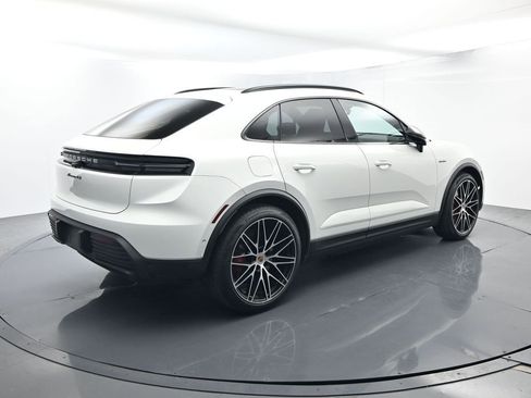 Certified 2025 Porsche Macan 4S Electric AWD/4WD image 15