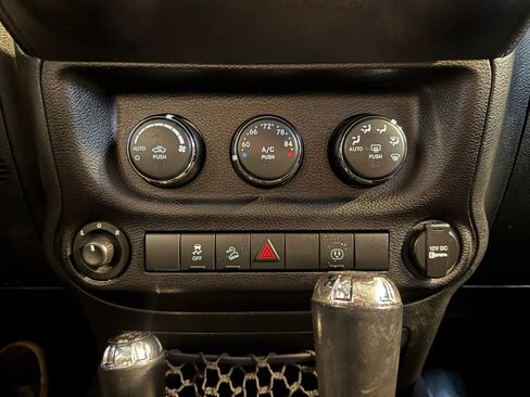 Used 2013 Jeep Wrangler Unlimited Sahara w/ Connectivity Group AWD/4WD image 14