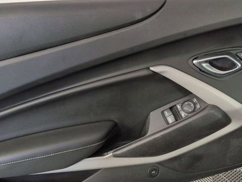 Used 2020 Chevrolet Camaro LT image 9
