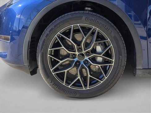 Used 2024 Tesla Model Y 2WD image 9