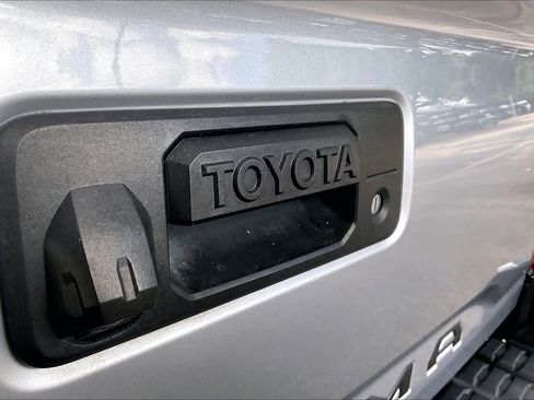Used 2018 Toyota Tacoma SR w/ SR Convenience Package RWD image 31