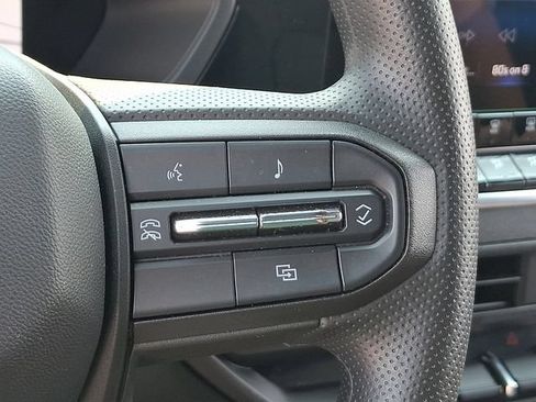 Used 2025 Chevrolet Colorado W/T RWD image 8