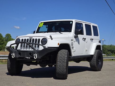 Used 2015 Jeep Wrangler Unlimited Sahara AWD/4WD image 11