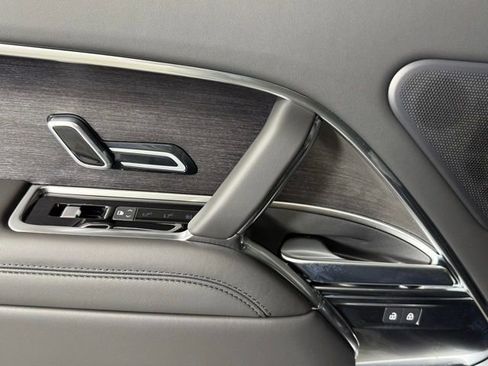 New 2025 Land Rover Range Rover SE image 24