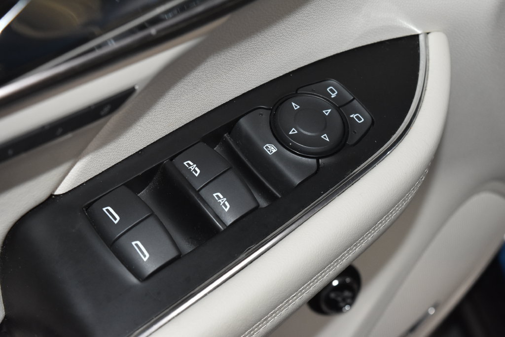 Used 2023 Buick Envision Avenir FWD image 6