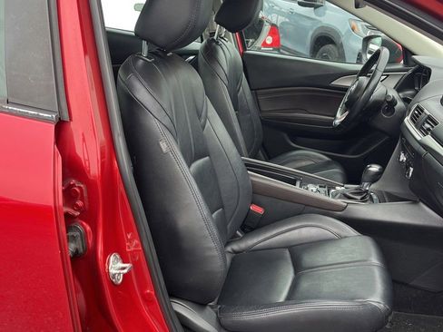 Used 2018 MAZDA MAZDA3 Touring image 3