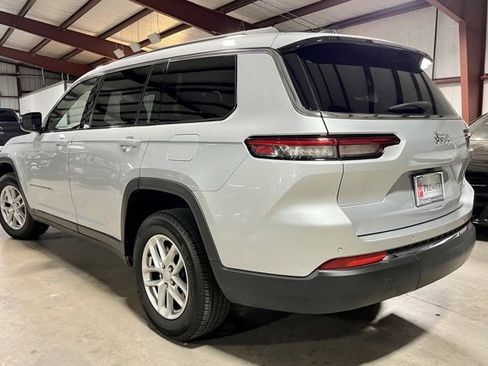 Used 2023 Jeep Grand Cherokee L Laredo image 5