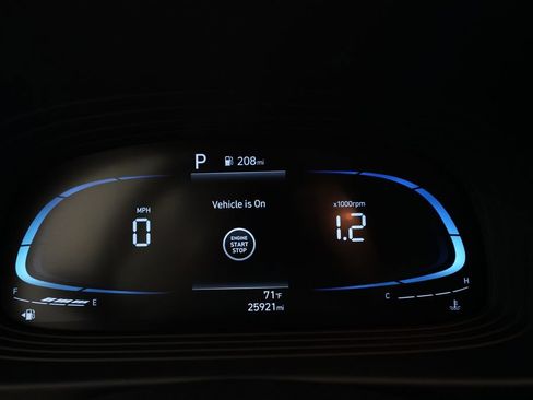 Used 2025 Hyundai Venue SEL FWD image 2