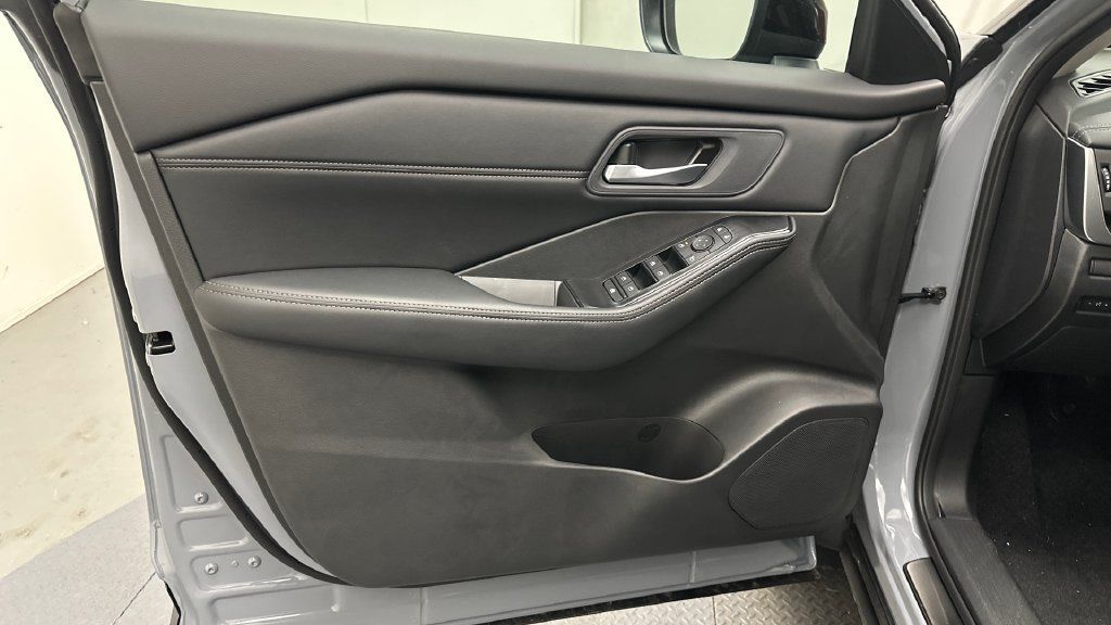 New 2026 Nissan Rogue Dark Armor AWD/4WD image 14