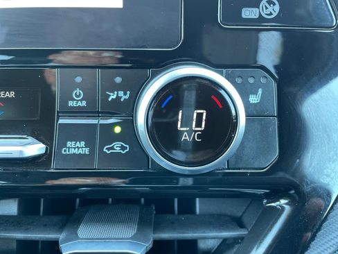 Certified 2025 Toyota Highlander XSE AWD/4WD image 9