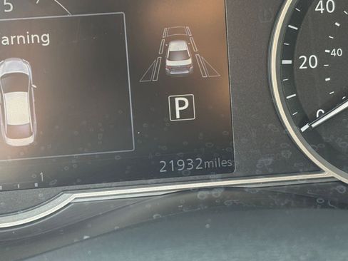 Used 2025 Nissan Versa SV FWD image 38