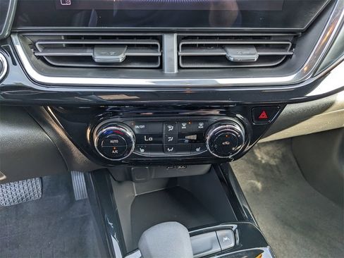 Used 2025 Chevrolet Trax RS image 25