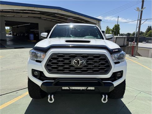 Used 2022 Toyota Tacoma TRD Sport w/ Technology Package AWD/4WD image 4