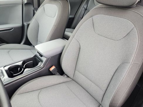 New 2025 Kia K4 LXS image 9