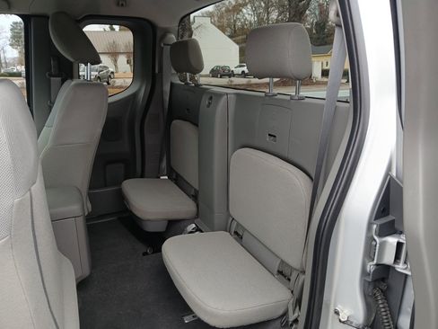 Used 2019 Nissan Frontier S image 10