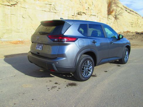 Used 2024 Nissan Rogue S image 3