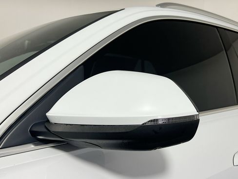 Used 2019 Audi Q8 Prestige w/ Luxury Package image 12