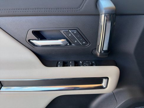 New 2026 GMC Hummer EV 4x4 Crew Cab image 11