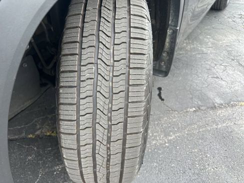 Used 2023 Toyota Highlander XLE image 40