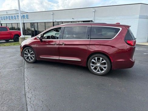 Used 2019 Chrysler Pacifica Limited w/ Tire & Wheel Group FWD image 21