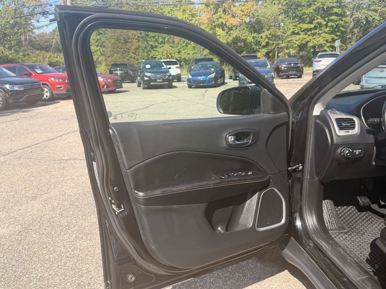 Used 2020 Jeep Compass Latitude w/ Cold Weather Group AWD/4WD image 16