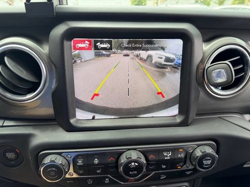 Used 2021 Jeep Wrangler Unlimited Sahara AWD/4WD image 28