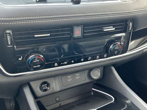Certified 2025 Nissan Rogue SL AWD/4WD image 22