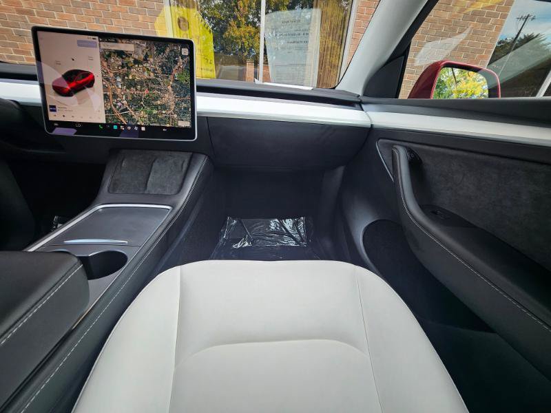 Used 2025 Tesla Model Y Long Range RWD image 55