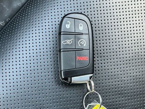 Used 2020 Jeep Grand Cherokee Overland AWD/4WD image 36