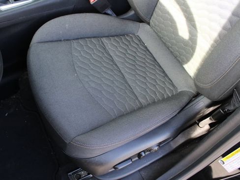 Used 2019 Chevrolet Equinox LT FWD image 17
