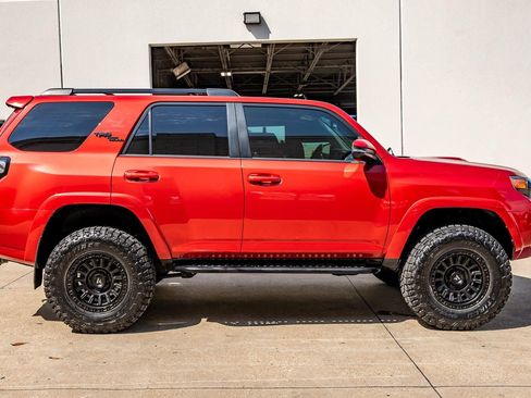 Used 2023 Toyota 4Runner TRD Off-Road Premium AWD/4WD image 9