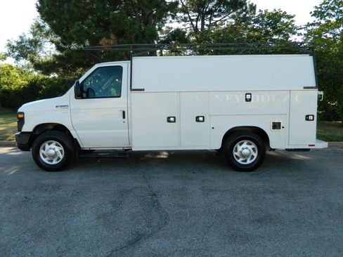 Used 2016 Ford E-350 and Econoline 350 Super Duty w/ Ambulance Prep Package RWD image 4