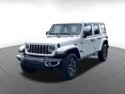 Used 2025 Jeep Wrangler Sahara image 7