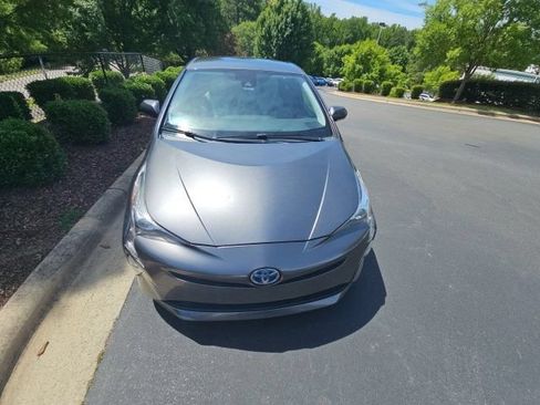 Used 2017 Toyota Prius Three Touring FWD image 6