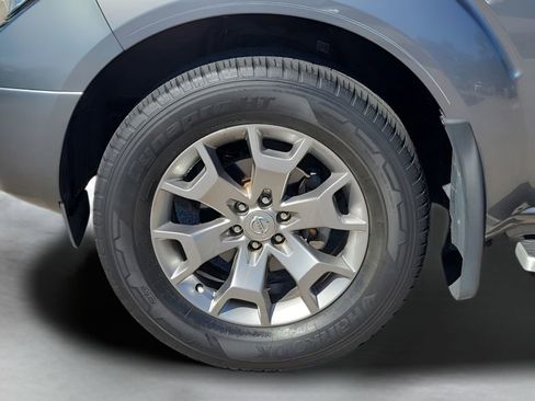 Used 2021 Nissan Frontier SV image 11