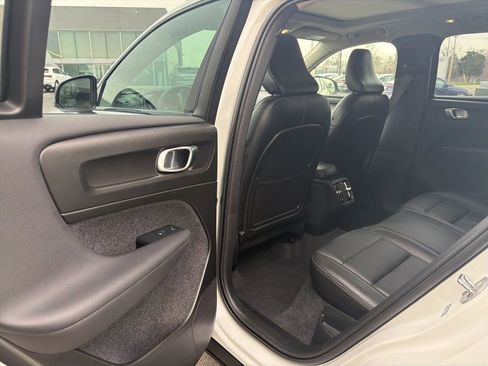 Certified 2025 Volvo XC40 B5 Plus image 7