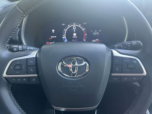 Used 2025 Toyota Highlander XSE AWD/4WD image 28