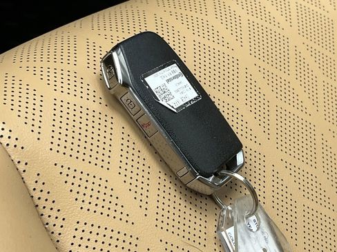 Used 2024 Kia Carnival LX FWD image 26