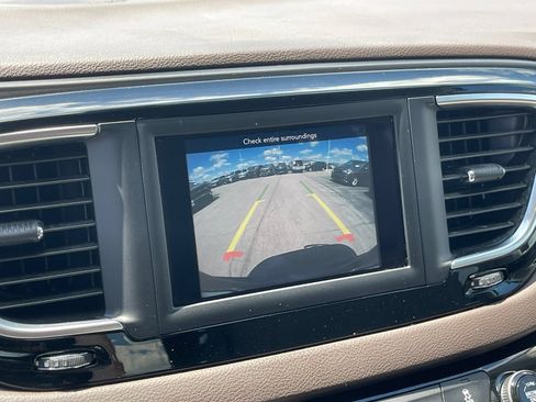 Used 2020 Chrysler Voyager LX FWD image 22