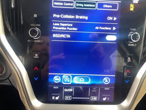 Used 2022 Subaru Legacy Limited image 11