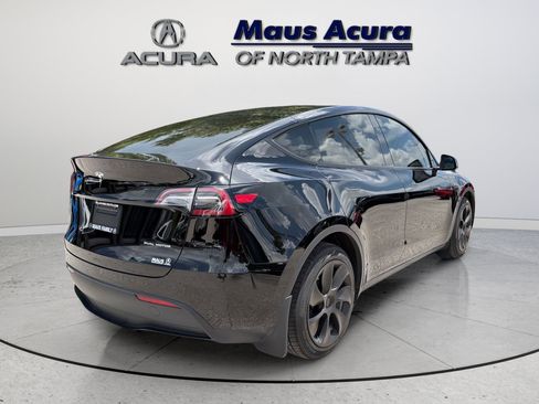 Used 2024 Tesla Model Y Long Range AWD/4WD image 4