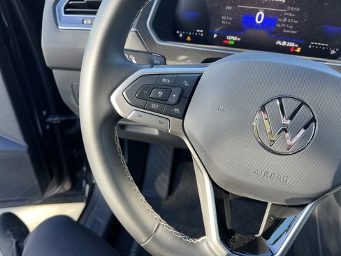 Certified 2024 Volkswagen Tiguan SE image 18