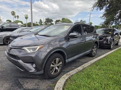 Used 2018 Toyota RAV4 XLE FWD image 3